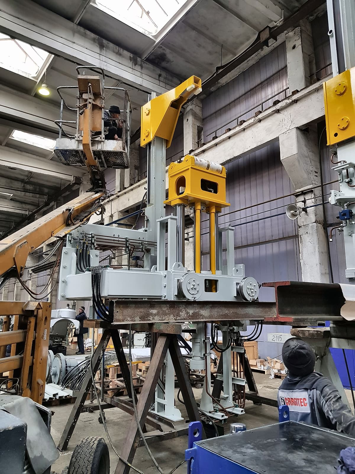 Mounting a machine assembly